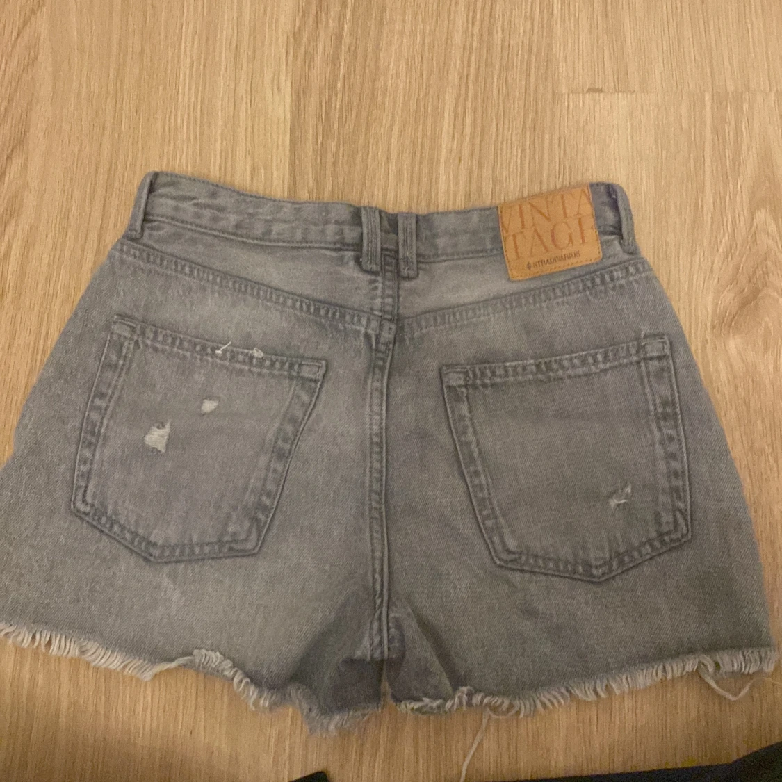 Grå jeansshorts från Stradivarius - 91