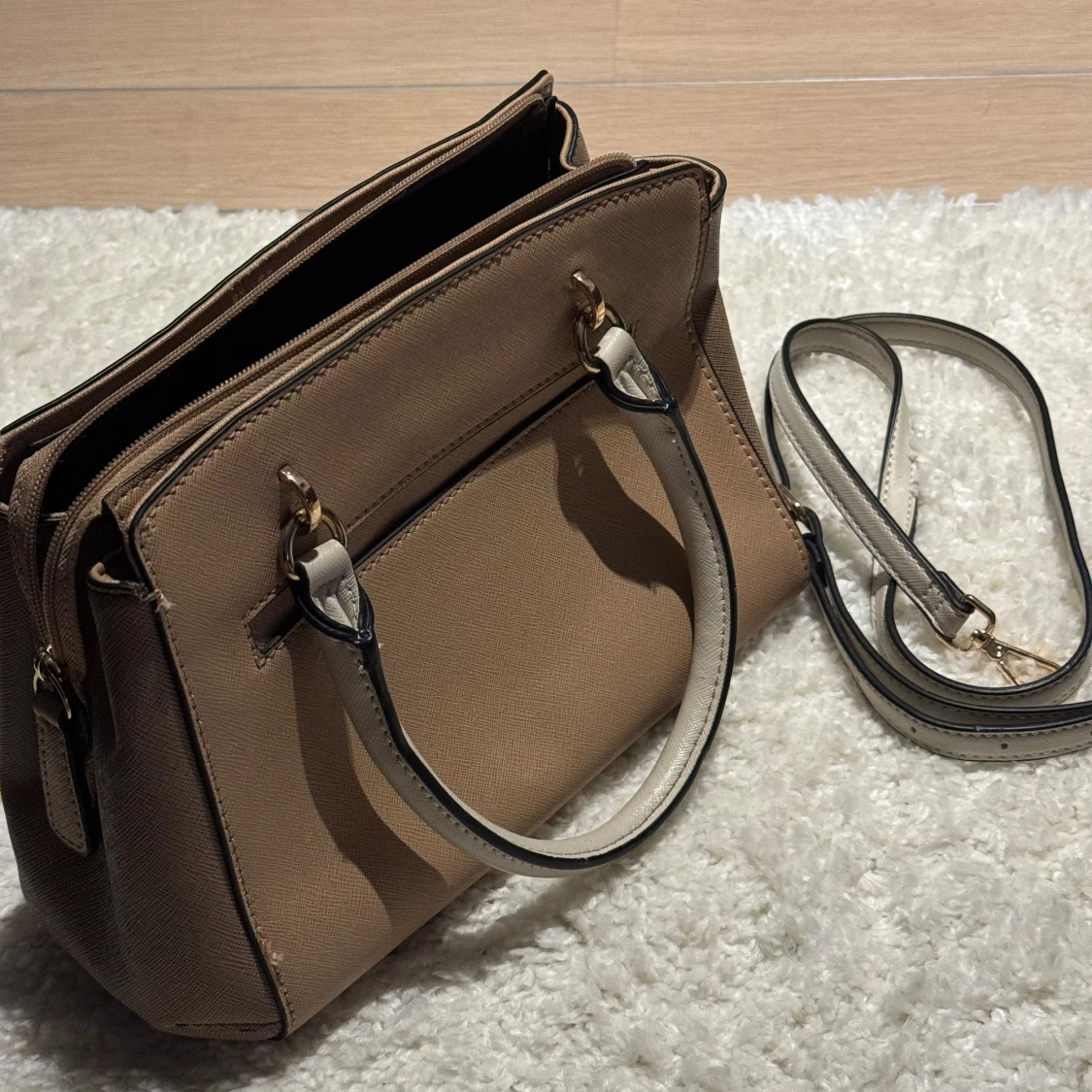 Jättesöt liten guess väska - 91