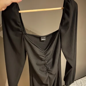 Klänning  - Jätte fin klänning i nyskick 