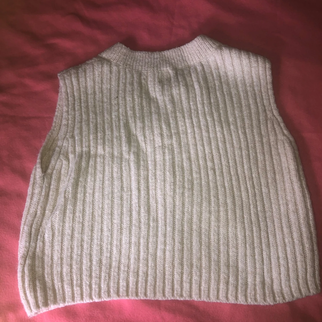 Beige stickad väst - 25