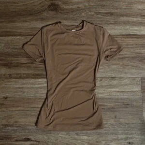 Skims T-shirt - T-shirt från skims, fits everybody T-shirt. Använt få tal gånger. Stretchig, passar mig som har xs-s