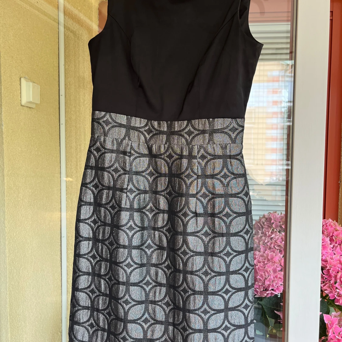 Svart och silvrig klänning från H&M - 1