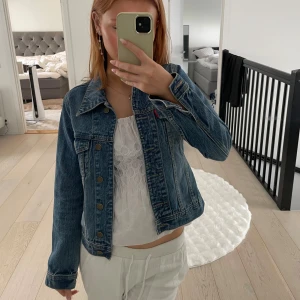 Jeansjacka - Jeansjacka från crocker med mörkare tvättning✨