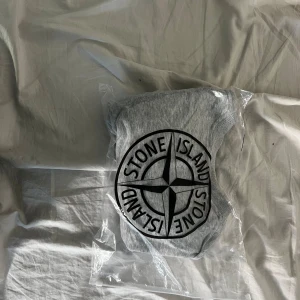 Swatshirt  - Storlek M men är mer åt s hållet helt oanvänd 