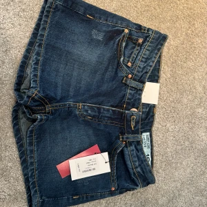 Jeans shorts  - Lågmidjade jeans shorts ❤️ super snygga men tyvär lite för små för mig 😭