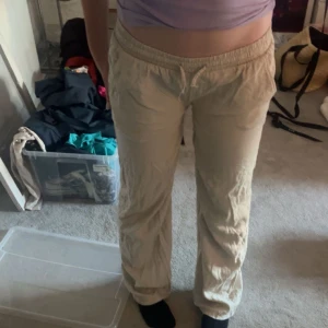 Super low waisted linnebyxor💘 - Köpta från Lindex men omsydda! Jag är 170cm lång och byxorna passar perfekt i längden tycker jag!💞