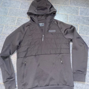 Mckenzie halfzip hoodie - En Mckenzie Hoodie i storlek XL i barnstorlek eller S i vanlig | 10/10 skick, använd bara några gånger | skriv för frågor eller intresse❗️