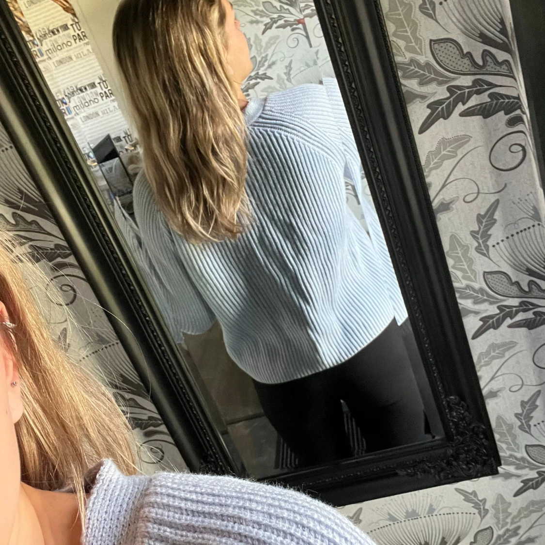 Ljusblå kofta med knappar - 90