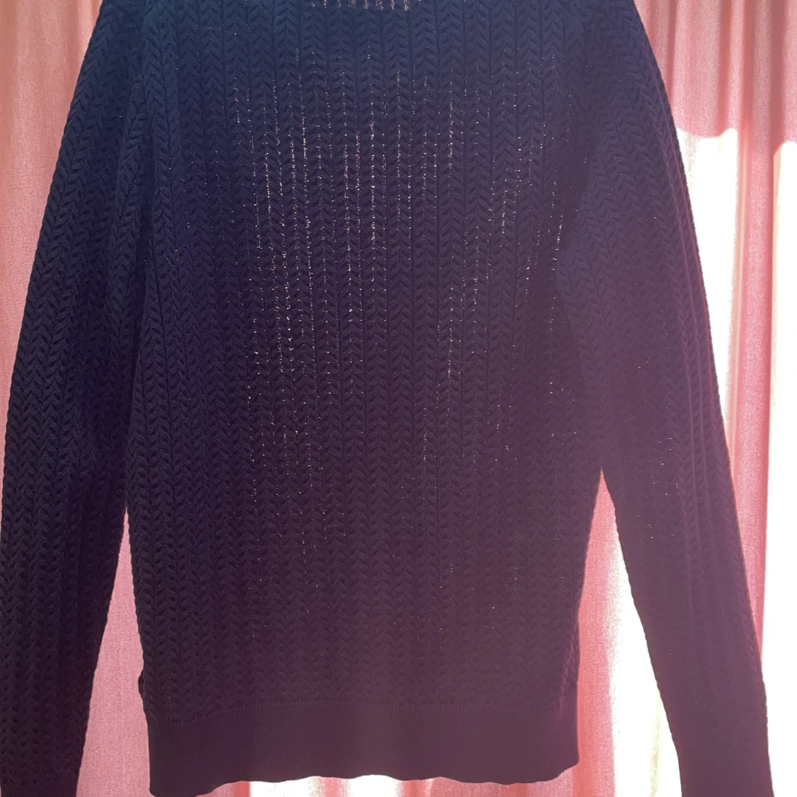 Mörkblå stickad tröja från J.Lindeberg - 91