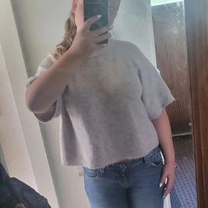 Trekvarts tröja - Populär tröja från Lager 157. Står M på lappen men den har krympt i tvätten så det är en s/xs. Bra skick! Inga defekter💞  Hör gärna va er om ni har några frågor💗