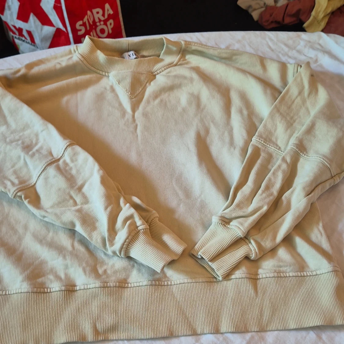 Beige sweatshirt från A View