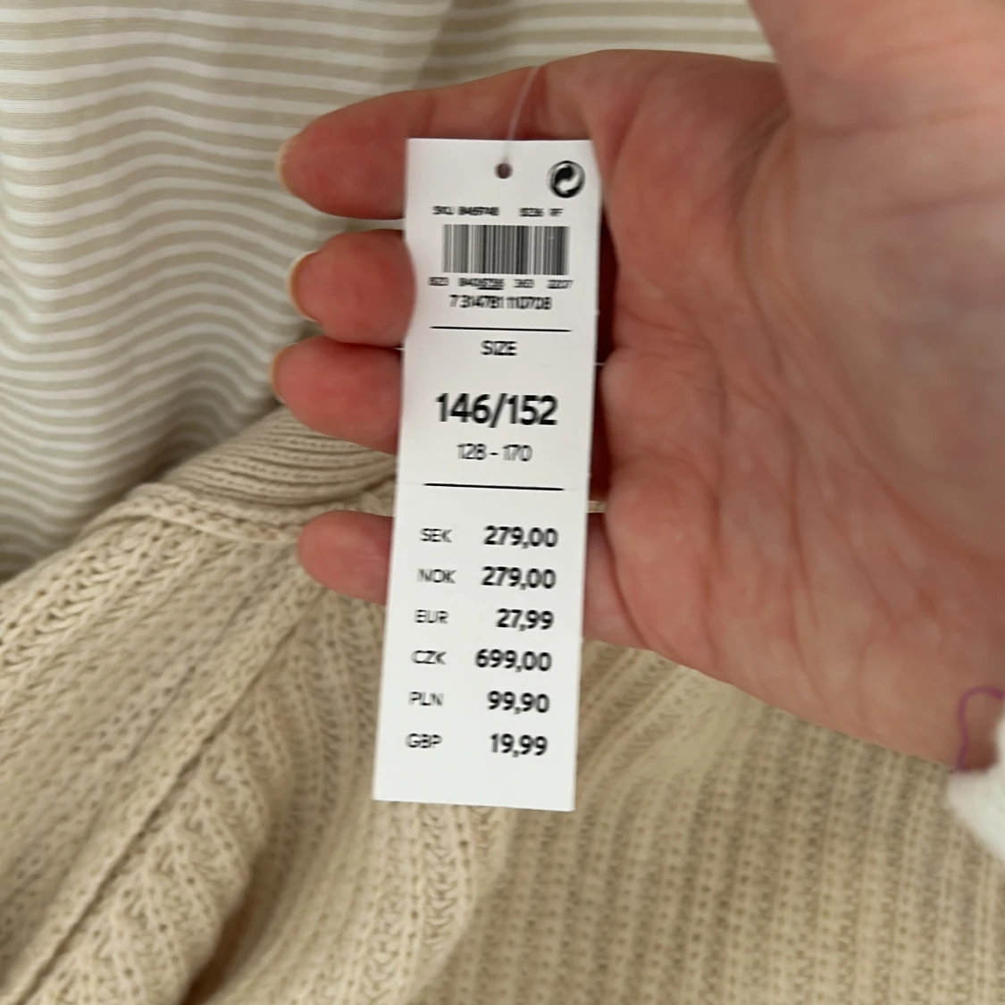 Jättefin vit kofta från Lindex!🤍 Aldrig använd. Ganska stor i storleken!  - 92