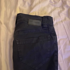 Kortkjol - Säljer denna fina kort kjolen eftersom den är för liten för mig, den är i jättefint skick💕