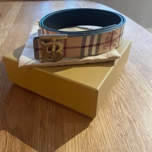 Burbbery Bälte - Hej! Burberry bälte till salu, skick 10/10!!