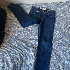 Jacob cohen jeans - Fina unika Jacob Cohen jeans 👖  8/10 cond, en söm är lös som fixas enkelt om man vill det ( därav priset ) Skicka meddelande för flera frågor😃