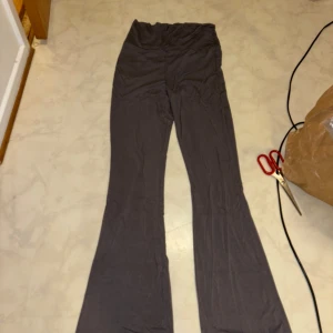 Yogapants - Grå yogapants, aldrig använda. 
