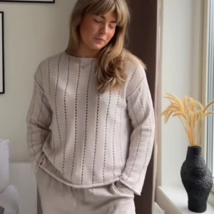 Stickad tröja från lager157 - Bara använt en gång, superbra skick. Pris kan diskuteras.