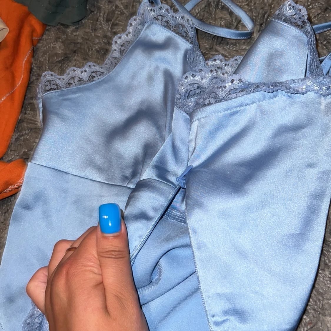 Ljusblå satinlinne från Bik Bok - 91