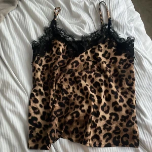 Leopard linne  - Leopard linne från shein, aldrig använts. Väldigt skönt material. 