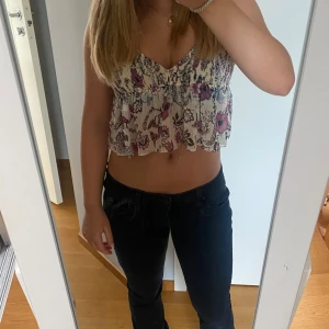 Topp zara - Jättefin topp från zara i bra skick som inte längre säljs💗