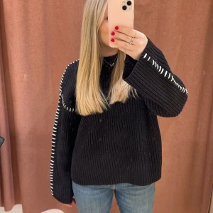 Stickad tröja  -  super fin stickad tröja från gina tricot som är slutsåld på hemsidan💞köpte den för 459kr!