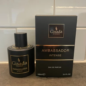 Gisada Ambassador Intense - Säljer min Gisada Ambassador Intense.  Har förvarats väl och det är ca 75/100 ml kvar. Säljer den för 800, nypris ca 1600.