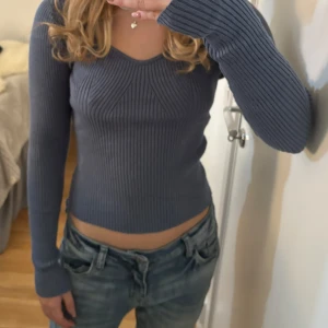 Stickad tajt tröja - Jättemysig stickad tröja i en superfin blå färg💗🫐