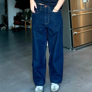 Jeans - Jeans från BeWider. Köpta på aplace. Har sytt upp jeansen och är 163 cm lång.