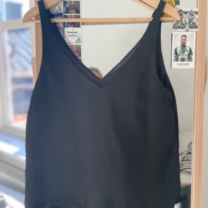 Festtopp  - Fest topp från HM, sällan använd och fint skick🥰