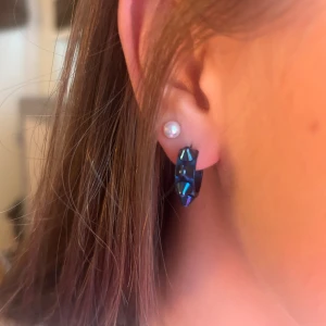 Edblad örhängen🥰 - Blå pik örhängen från Edblad❤️‍🔥 Unik färg och snygg modell!😍