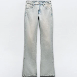 Zara jeans  - Ljusblå bootcut jeans från zara 🥰 Pris går att diskutera (skriv privat för mer bilder)