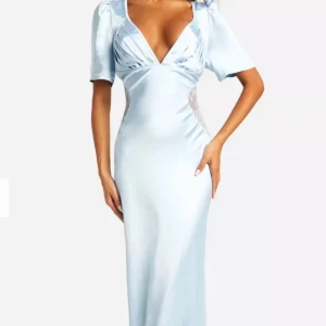 Baklänning - Så så fin men användes aldrig,ny med prislapp❤️❤️