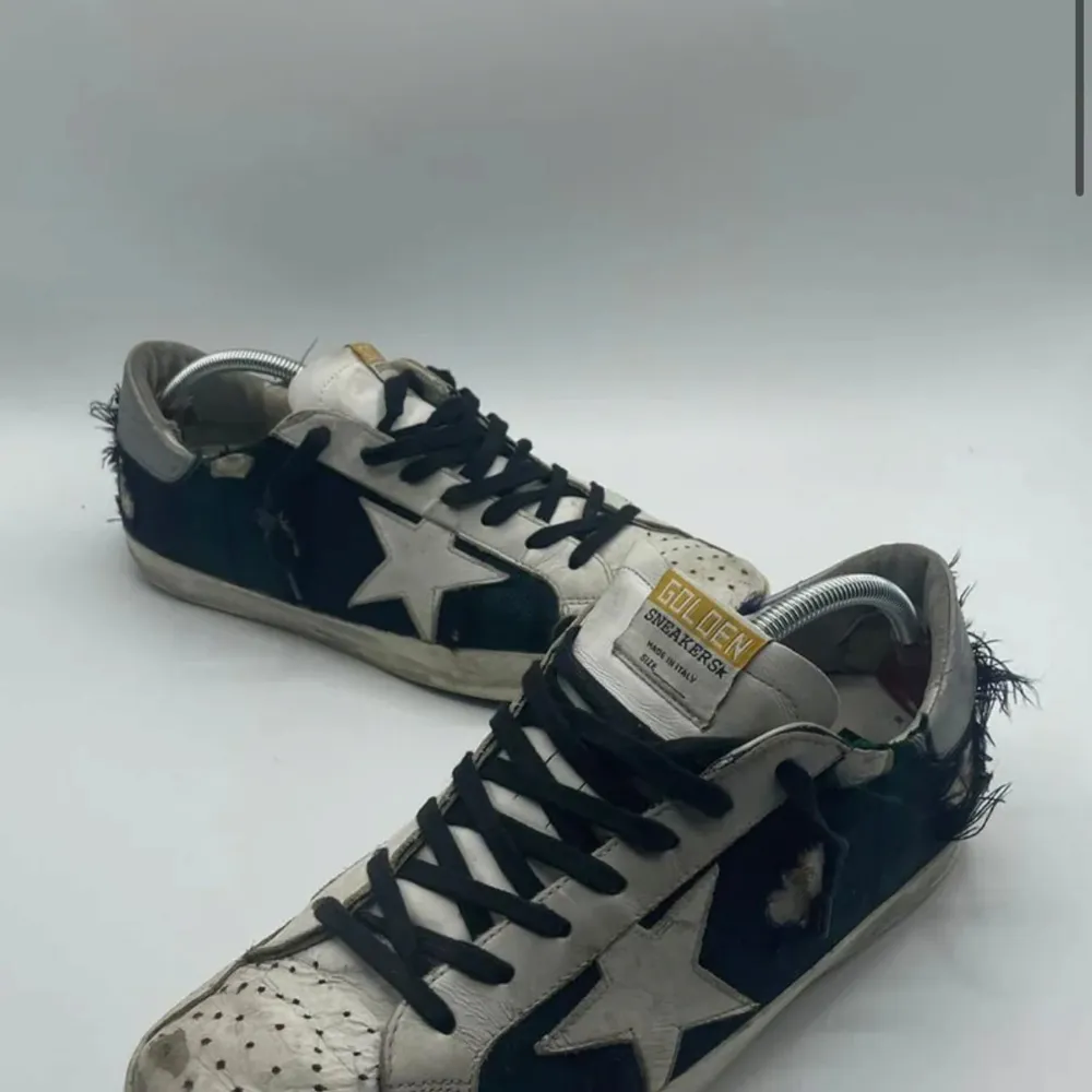 Giveaway på dessa golden goose superstar. Följ dessa reglar för att delta. 1. Följ detta konto 2. Lika denna annons. Vinnaren 🥇 väljs ut den 31 oktober. Lycka till!  . Skor.