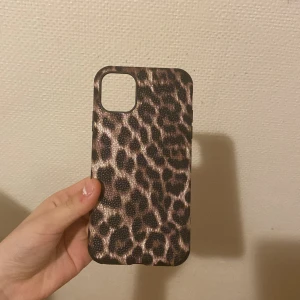 Leopard mobilskal iPhone 11 - Mobilskal med leopard mönster. Passar iPhone 11 och är helt ny! 