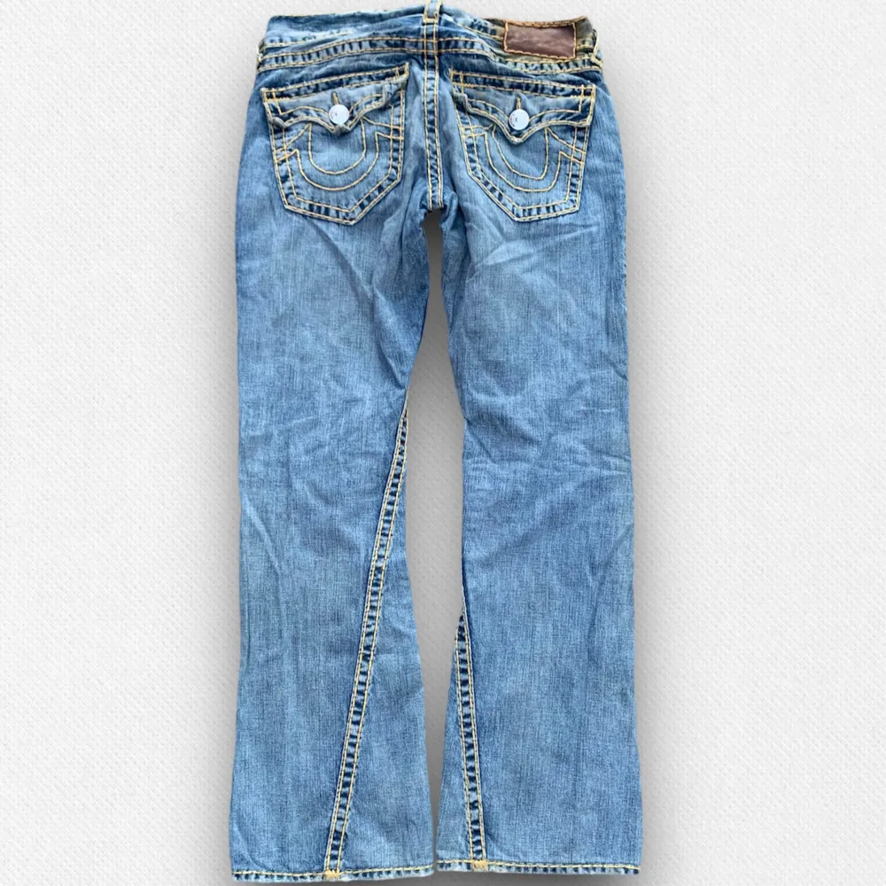 Utmärkt skick inga defekter, kom dm för mått elr om du har nån fråga. Jeans & Byxor.