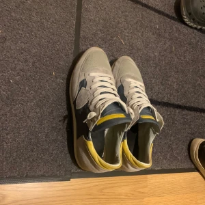 Philippe model - Säljer mina Philippe model skor storlek 42 8,5/10 skick 