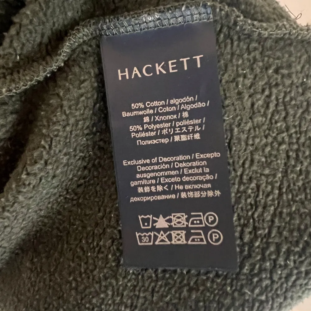 Sweatshirt från Hackett London.  Storlek M. Lite stor för mig som är 170 cm. Passar nog dig som är över 174- 175cm  Använd fåtalet gånger.. Tröjor & Koftor.