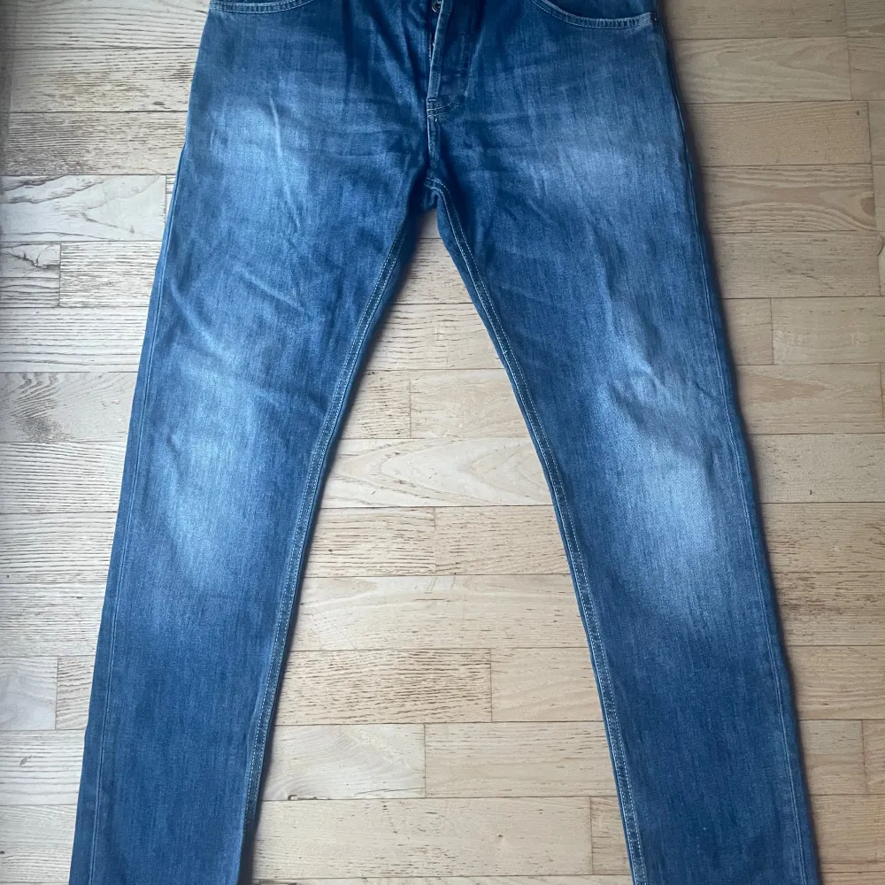 Hej, säljer ett par dondup jeans i storlek W32. Väldigt bra skick. Nypris är ca 3500kr.. Jeans & Byxor.