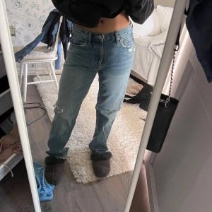 Snygga jeans från Zara  - Jeansen är aldrig använda. Däremot finns inte lappen kvar. Fint skick! 