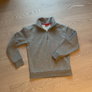 RYVLS tröja - Nästan aldrig andvänd.10/10 skick. Nypris ca 400 