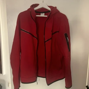 Nike tecc flecce red - Size m  From Nike store Used a few times Reflex Warm 