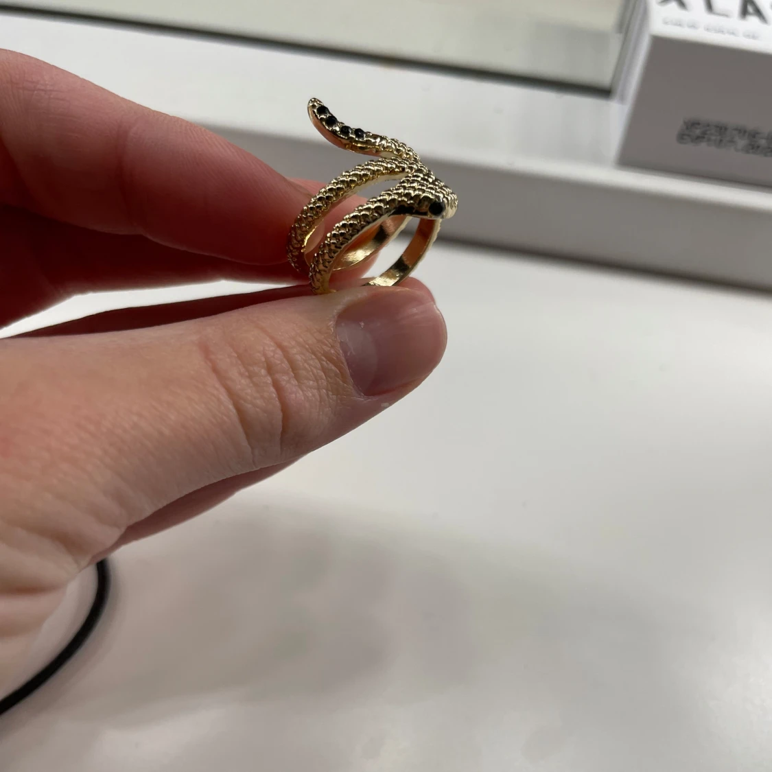 Guldfärgade orm ring - 92