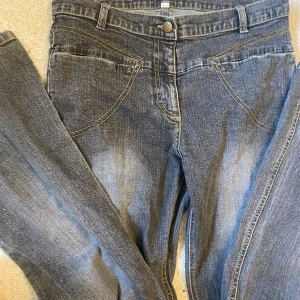 Bootcut jeans - Superfina bootcut jeans💕 Midjemått: 40 Innerbenslängd: 80