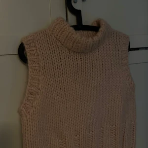 Stickad rosa vest - Från zara