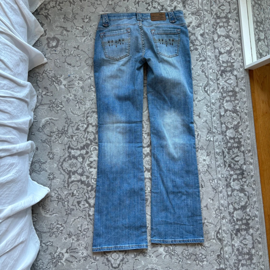  lågmidjade utsvängda jeans - 93