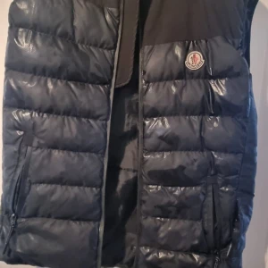 Väst  - Använde 2 gånger typ bra sikt säljer den för den blev för liten 