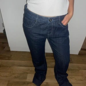 Oversized jeans - Aldrig använda Passar större storlekar då de sitter stort! Väldigt långa! Pris går att förhandla