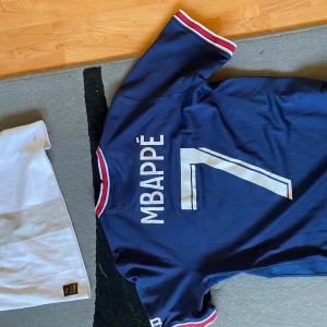 Psg tröja - Köpt från unisport för 1500kr