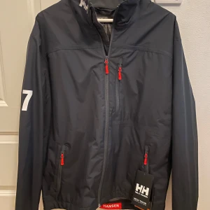Helly Hansen windbreaker  - Säljer min helly Hansen windbreaker Skick 10/10 helt ny, tags är kvar, inte använd Nypris 2000kr säljer för 1200kr Storlek L passar M