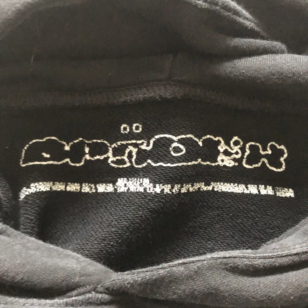 Tja! Säljer min sp5der hoodie för att den är för liten för mig. Det är ett hål på sidan av hoodien men man kan inte se om man har på sig den. Skick 7/10 bara för hålen. Skriv om ni undrar något eller vill ha mer bilder. Mvh FHLN_SHOP. Hoodies.